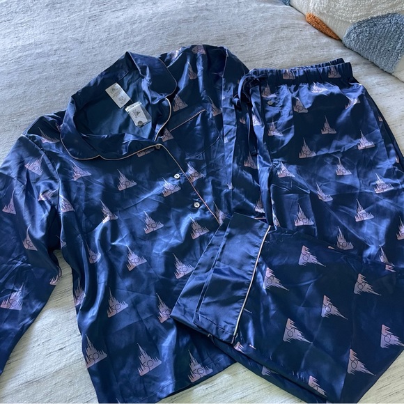 NWT Walt Disney World 50th Anniversary Satin Pajama Set - Picture 4 of 5